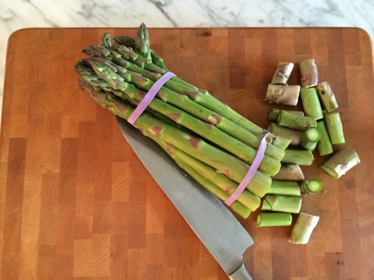 Storing Asparagus // Weekend Finds on Serious Crust 