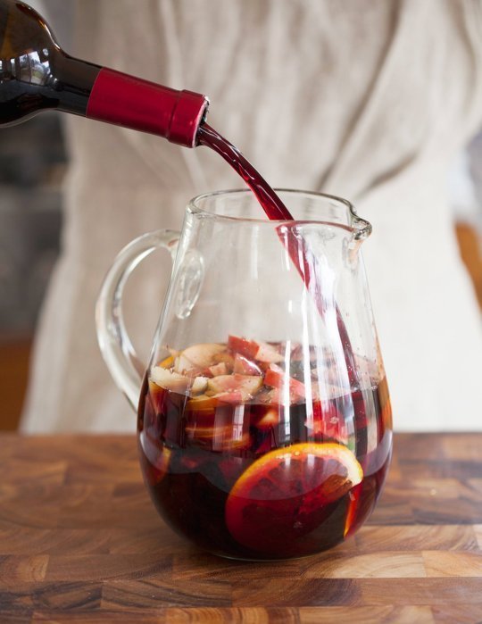 The best wine for your sangria // Weekend Finds on Serious Crust